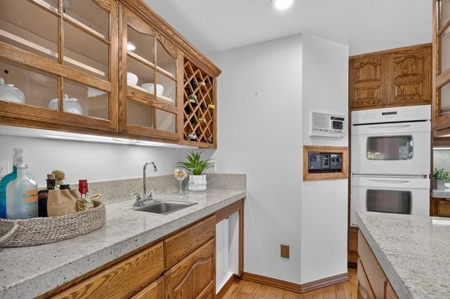 6431 Orange Hill Ln, Carmichael, CA 95608