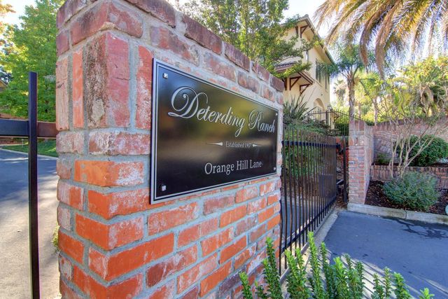 6431 Orange Hill Ln, Carmichael, CA 95608