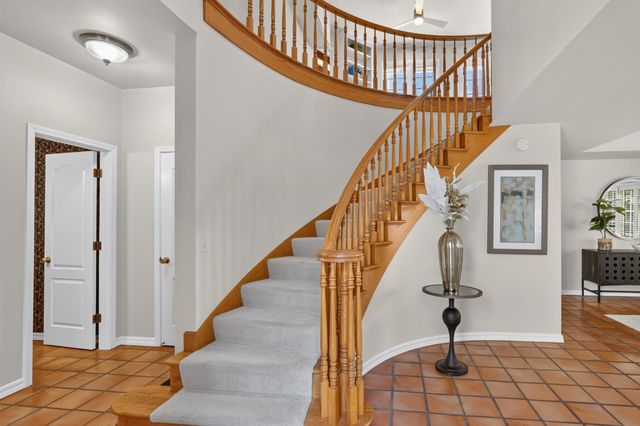 6431 Orange Hill Ln, Carmichael, CA 95608