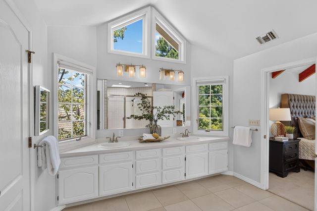 6431 Orange Hill Ln, Carmichael, CA 95608