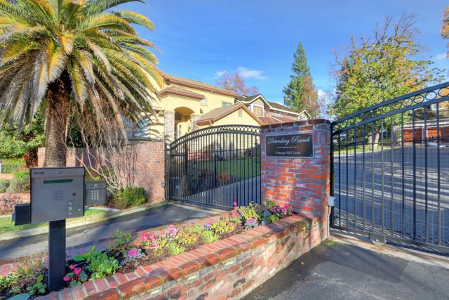 6431 Orange Hill Ln, Carmichael, CA 95608
