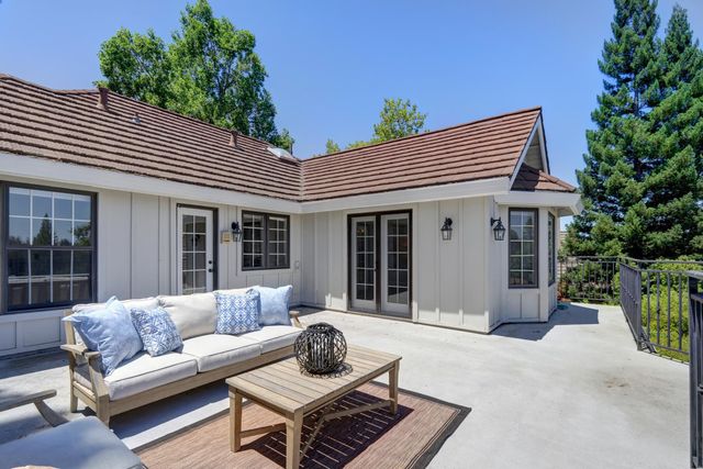 6431 Orange Hill Ln, Carmichael, CA 95608