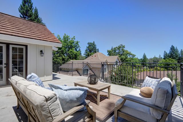 6431 Orange Hill Ln, Carmichael, CA 95608