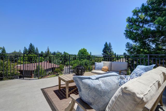 6431 Orange Hill Ln, Carmichael, CA 95608