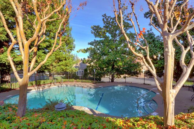 6431 Orange Hill Ln, Carmichael, CA 95608