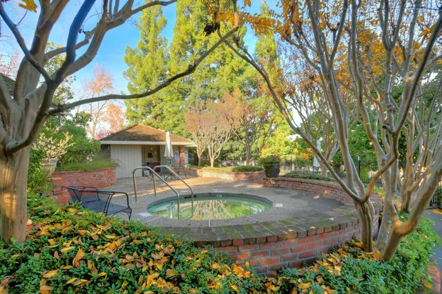 6431 Orange Hill Ln, Carmichael, CA 95608
