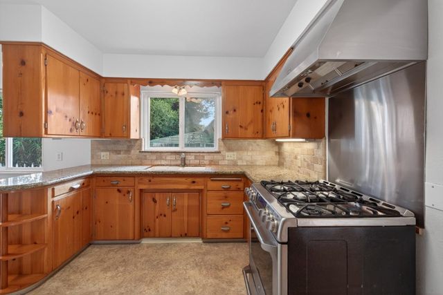 1690 Harper Street, Santa Cruz, CA 95062