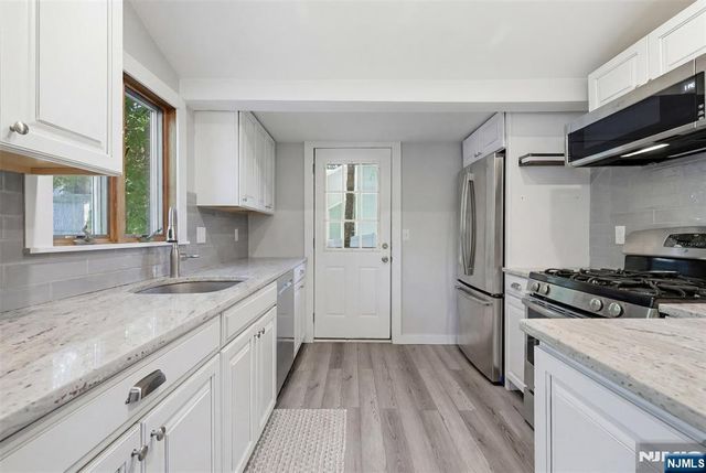 9 Juniper Trail, Kinnelon Borough, NJ 07405