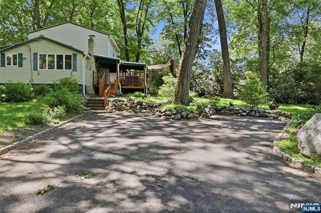 9 Juniper Trail, Kinnelon Borough, NJ 07405