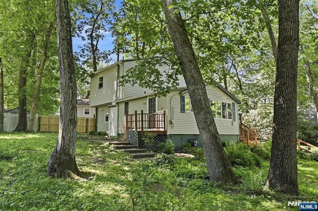 9 Juniper Trail, Kinnelon Borough, NJ 07405