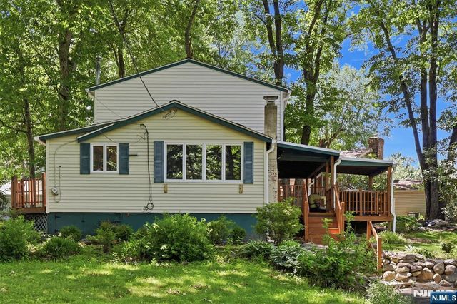 9 Juniper Trail, Kinnelon Borough, NJ 07405