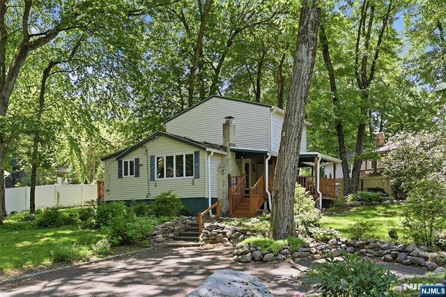 9 Juniper Trail, Kinnelon Borough, NJ 07405