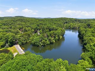 9 Juniper Trail, Kinnelon Borough, NJ 07405