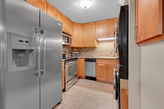 17 Thayer Pond Drive 7, Oxford, MA 01537