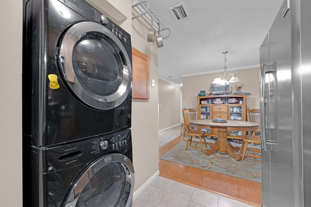 17 Thayer Pond Drive 7, Oxford, MA 01537