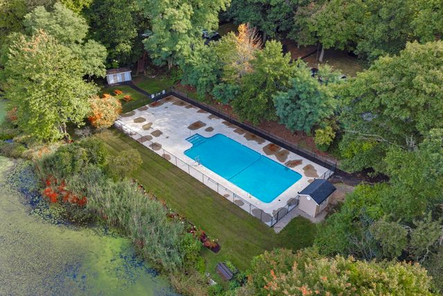 17 Thayer Pond Drive 7, Oxford, MA 01537