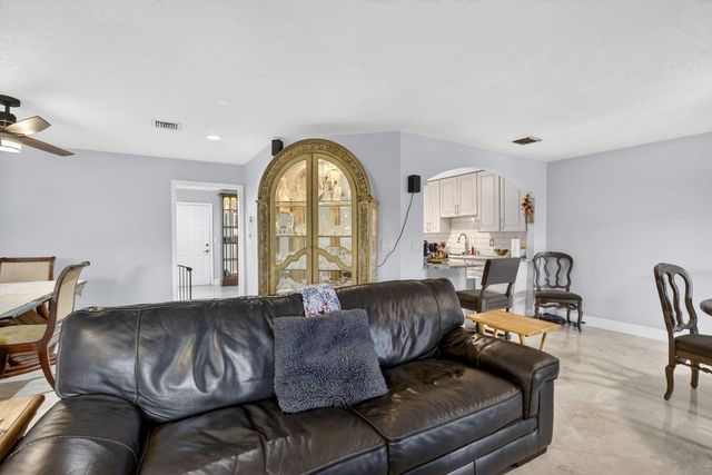 9861 Fairway Cove Lane, Plantation, FL 33324