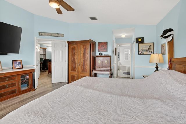 9861 Fairway Cove Lane, Plantation, FL 33324