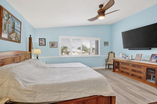 9861 Fairway Cove Lane, Plantation, FL 33324