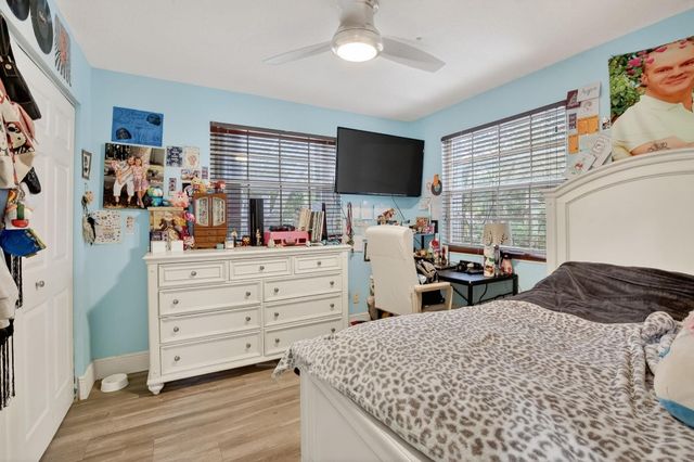 9861 Fairway Cove Lane, Plantation, FL 33324