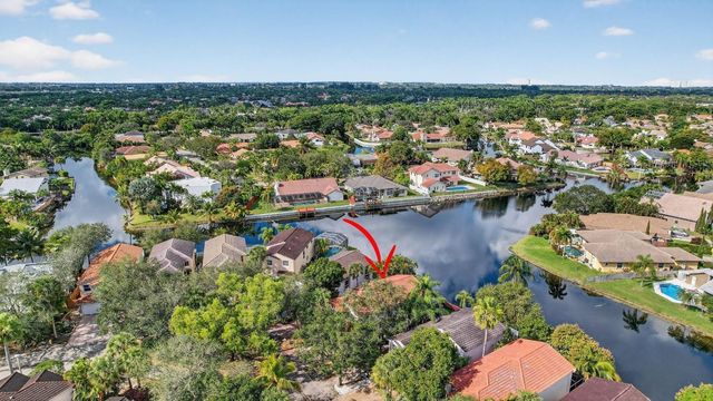 9861 Fairway Cove Lane, Plantation, FL 33324