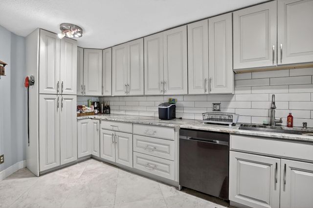 9861 Fairway Cove Lane, Plantation, FL 33324