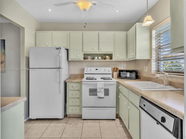 5300 Washington St J216, Hollywood, FL 33021
