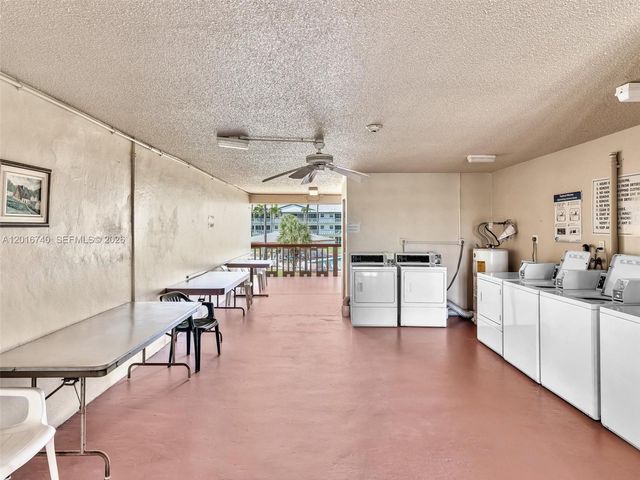 5300 Washington St J216, Hollywood, FL 33021