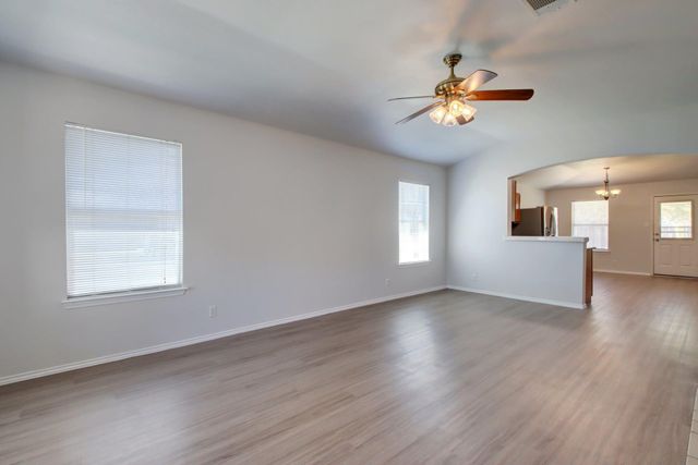 218 Katy B LN, Bastrop, TX 78602