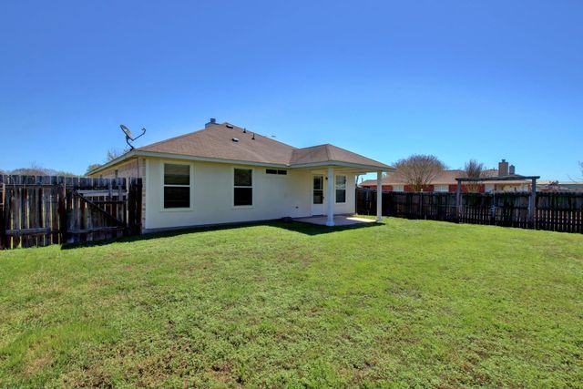 218 Katy B LN, Bastrop, TX 78602