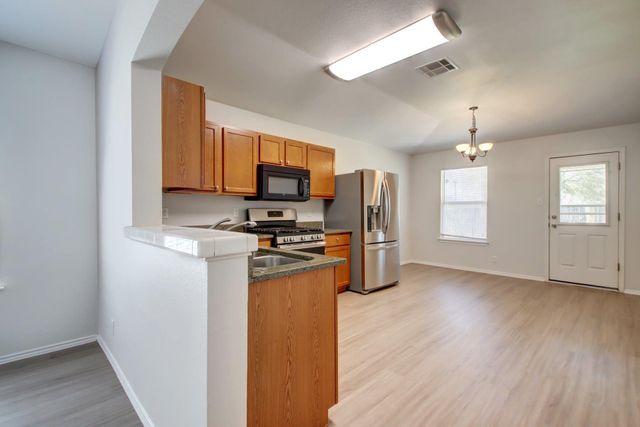 218 Katy B LN, Bastrop, TX 78602