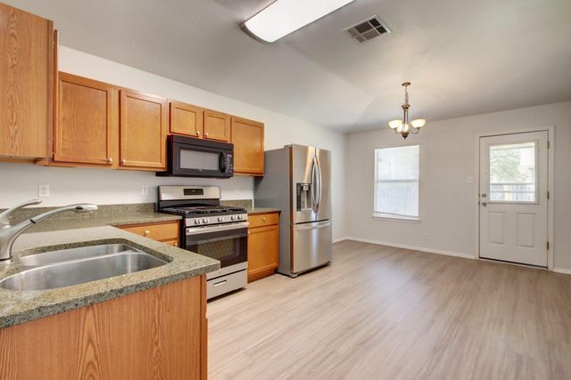 218 Katy B LN, Bastrop, TX 78602