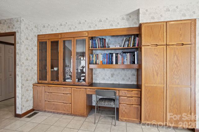 404 W Browning Road, Hendersonville, NC 28791