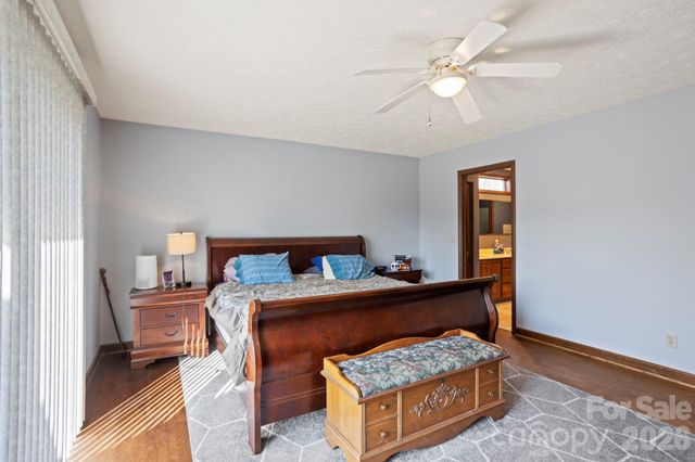 404 W Browning Road, Hendersonville, NC 28791