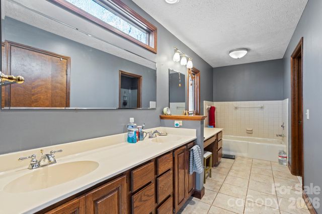 404 W Browning Road, Hendersonville, NC 28791