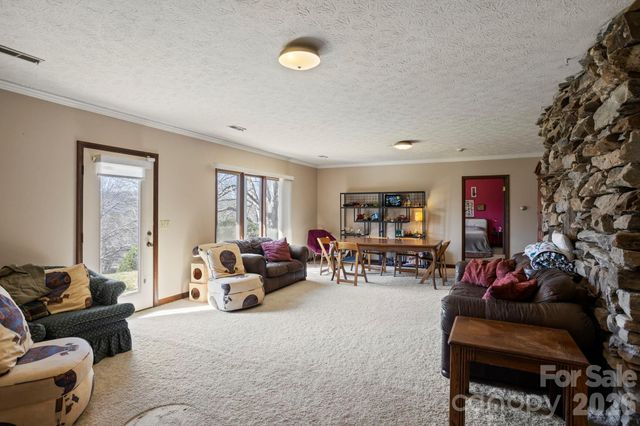 404 W Browning Road, Hendersonville, NC 28791