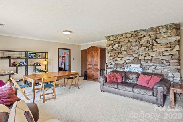 404 W Browning Road, Hendersonville, NC 28791