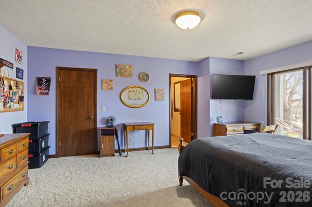 404 W Browning Road, Hendersonville, NC 28791