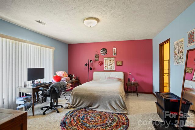 404 W Browning Road, Hendersonville, NC 28791