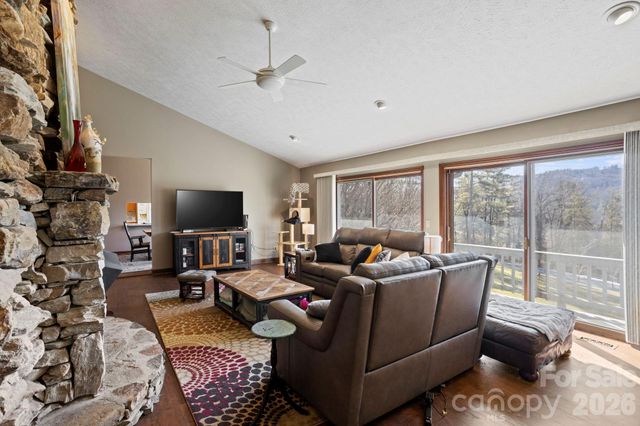 404 W Browning Road, Hendersonville, NC 28791