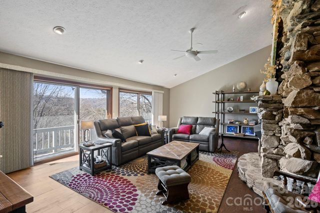 404 W Browning Road, Hendersonville, NC 28791