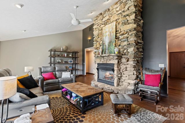 404 W Browning Road, Hendersonville, NC 28791