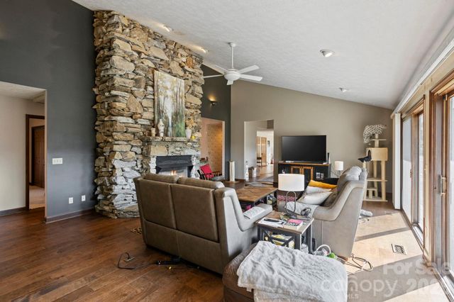 404 W Browning Road, Hendersonville, NC 28791