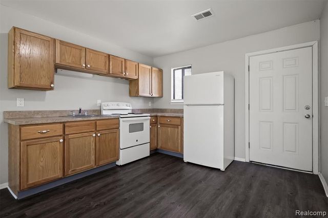 4144 Airport Road, Waterford, MI 48329