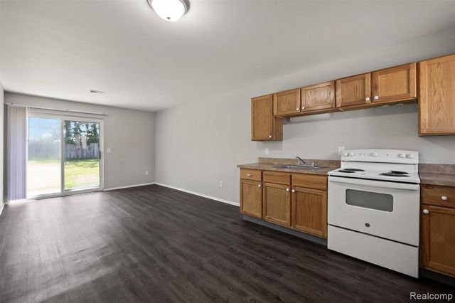 4144 Airport Road, Waterford, MI 48329
