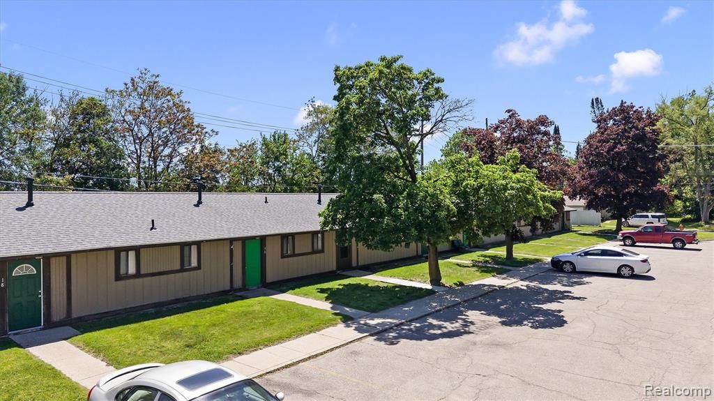 4144 Airport Road, Waterford, MI 48329