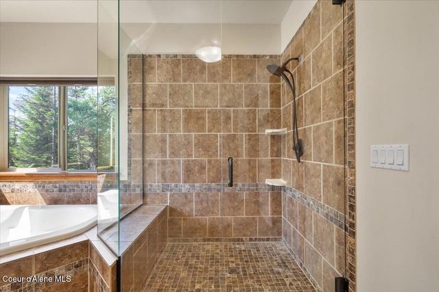 17378 N Freddi RD, Rathdrum, ID 83858