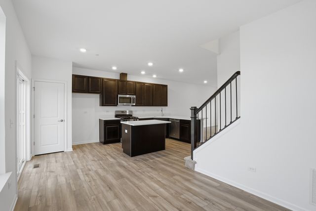 247 Settlers Place, West Dundee, IL 60118