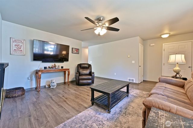 1706 194th Avenue SW, Lakebay, WA 98349