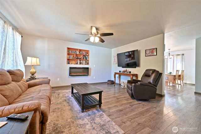 1706 194th Avenue SW, Lakebay, WA 98349